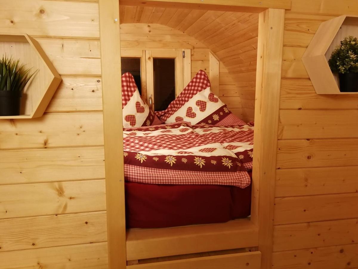 Peenehof Koeppen - Ferienwohnungen & Schlaffaesser Jordenstorf Екстериор снимка